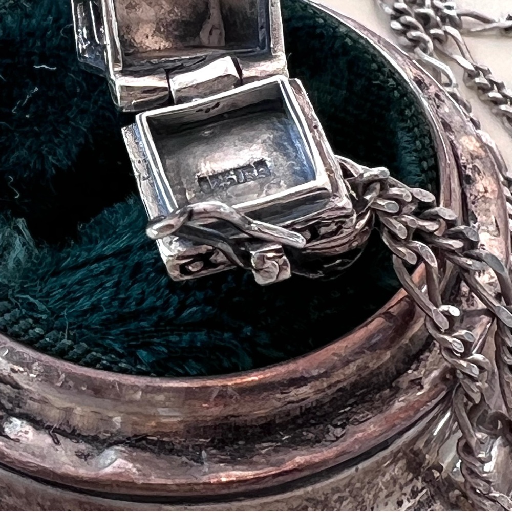 Mysterious Vintage .925 Sterling Prayer Box w/ Hinged Lid and 2mm Figaro Chain - Picture 14 of 16